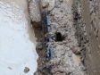 Úniky vody ve Vodárenské ulici, způsobený stářím a únavou materiálu.